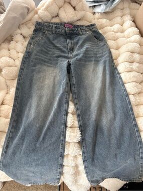 Edikted Wide Leg Jeans in Faded Blue